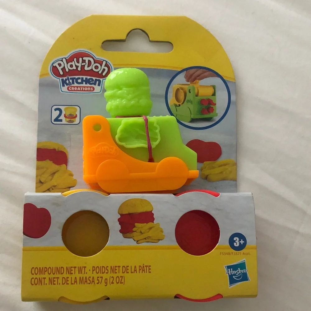 Play-Doh Kitchen Creations Green Orange Mini Burger Fries Food Truck